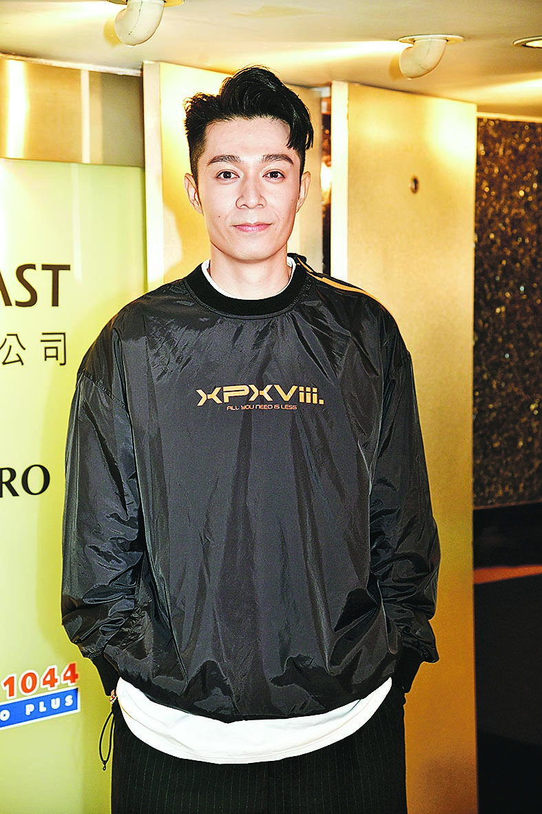 回应简体字发文惹港网不满 周柏豪:方便马新粉丝看