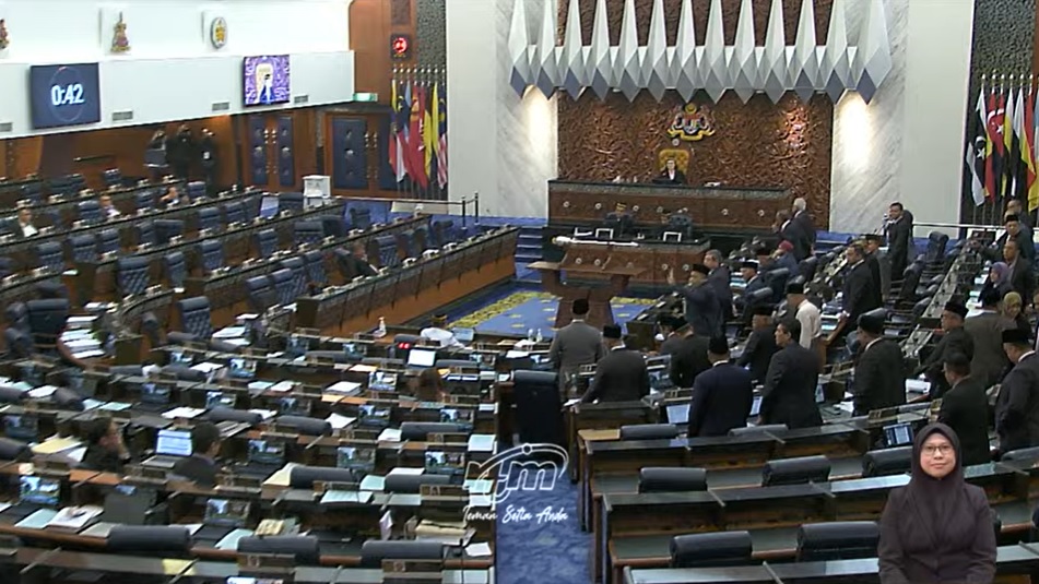 辩论一开始，邱培栋提慕尤丁女婿涉贪，最终被要求撤回言论