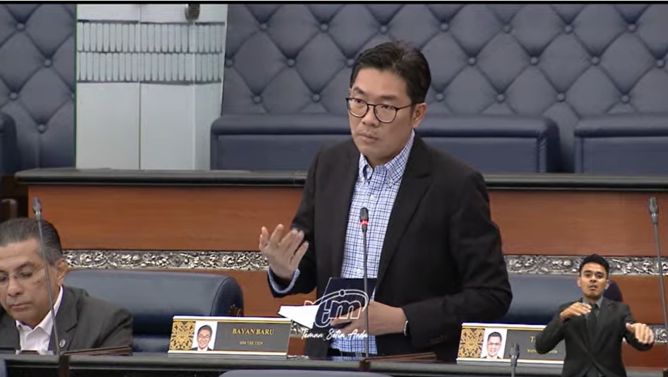 国门门口塞车40分钟·议长:不想塞车就早点来