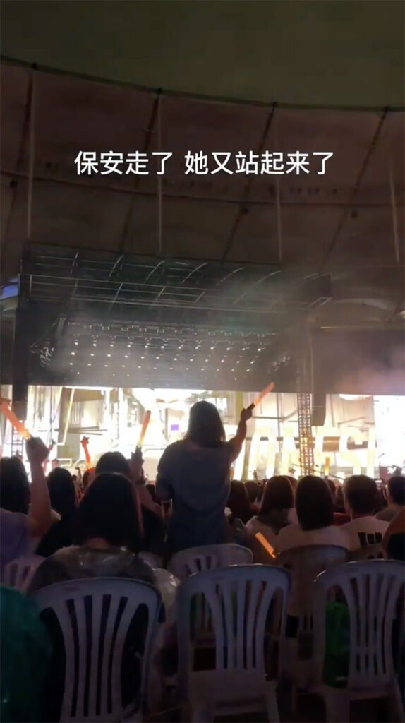 五月天女子现身