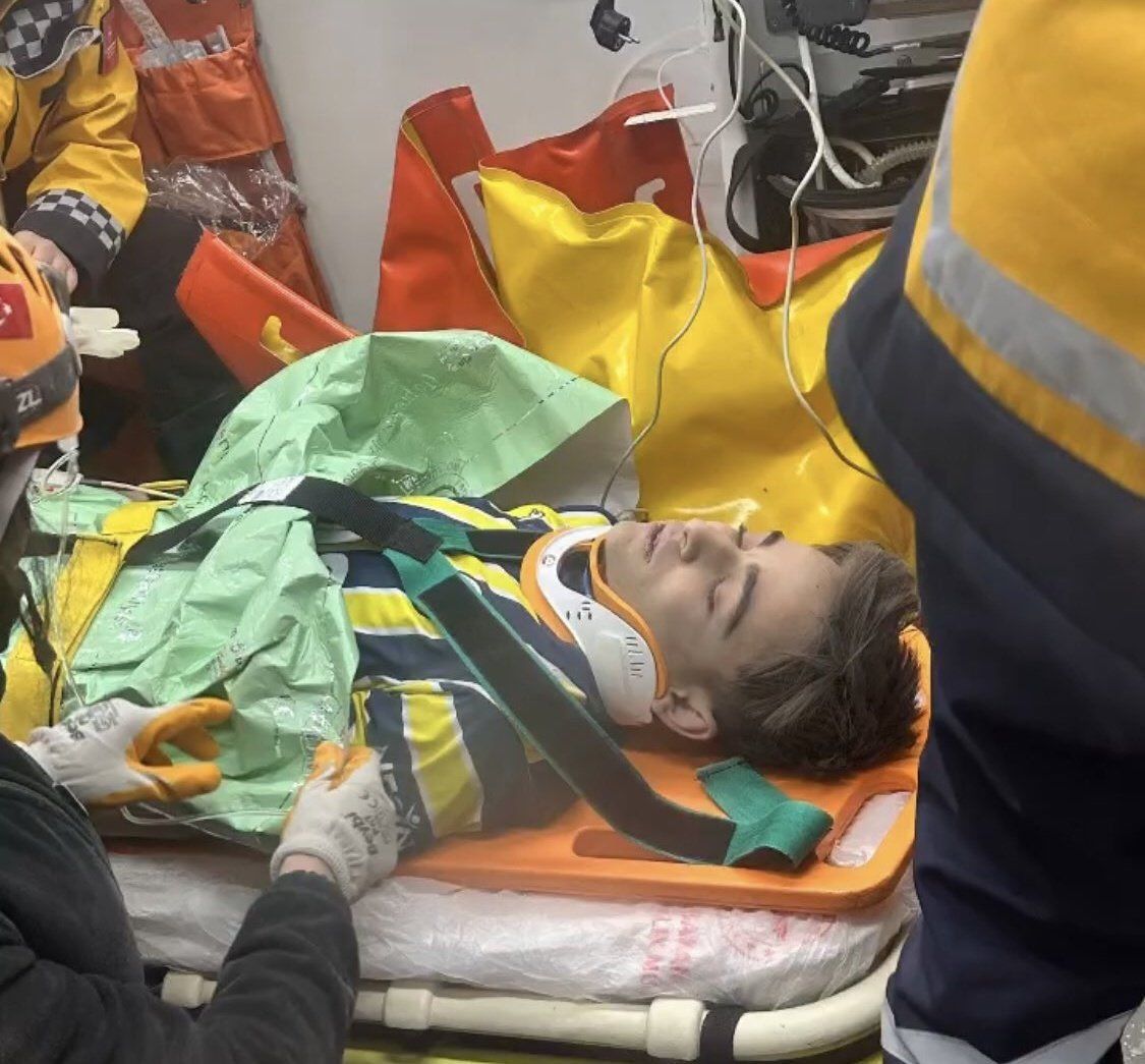 土耳其强震∕足球小将被困119小时 获救即问“今天星期几”