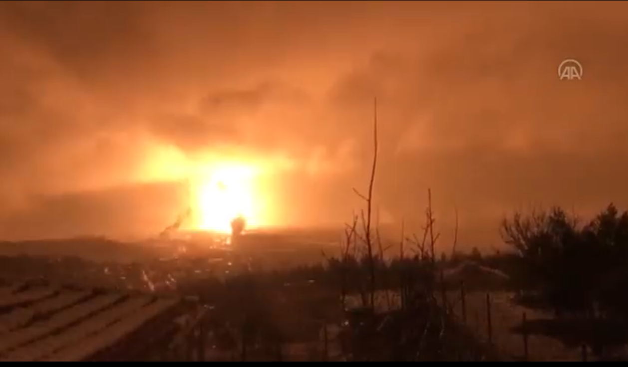 土耳其强震致天然气管爆炸 惊见烈焰冲天“末日景象”