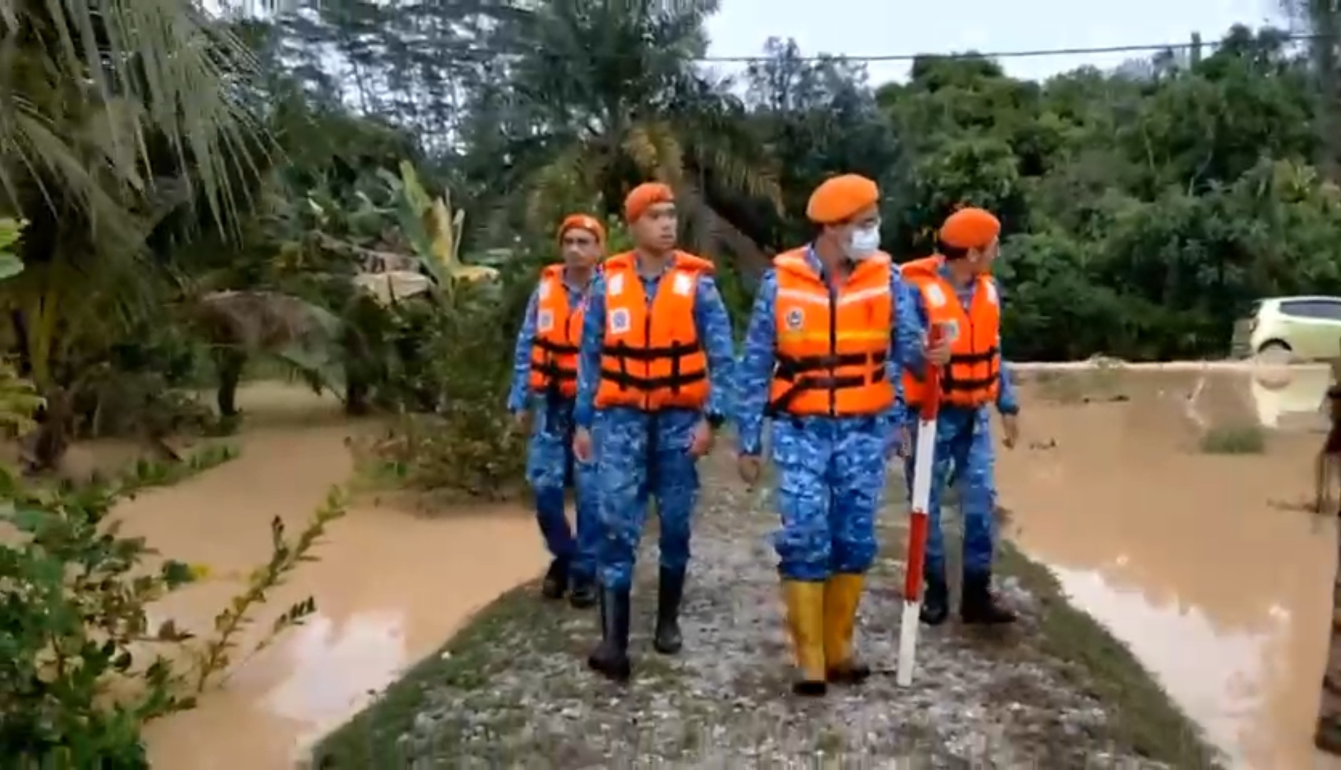 (大北马)双溪谷河岸决堤,甘榜巴当利茂淹水