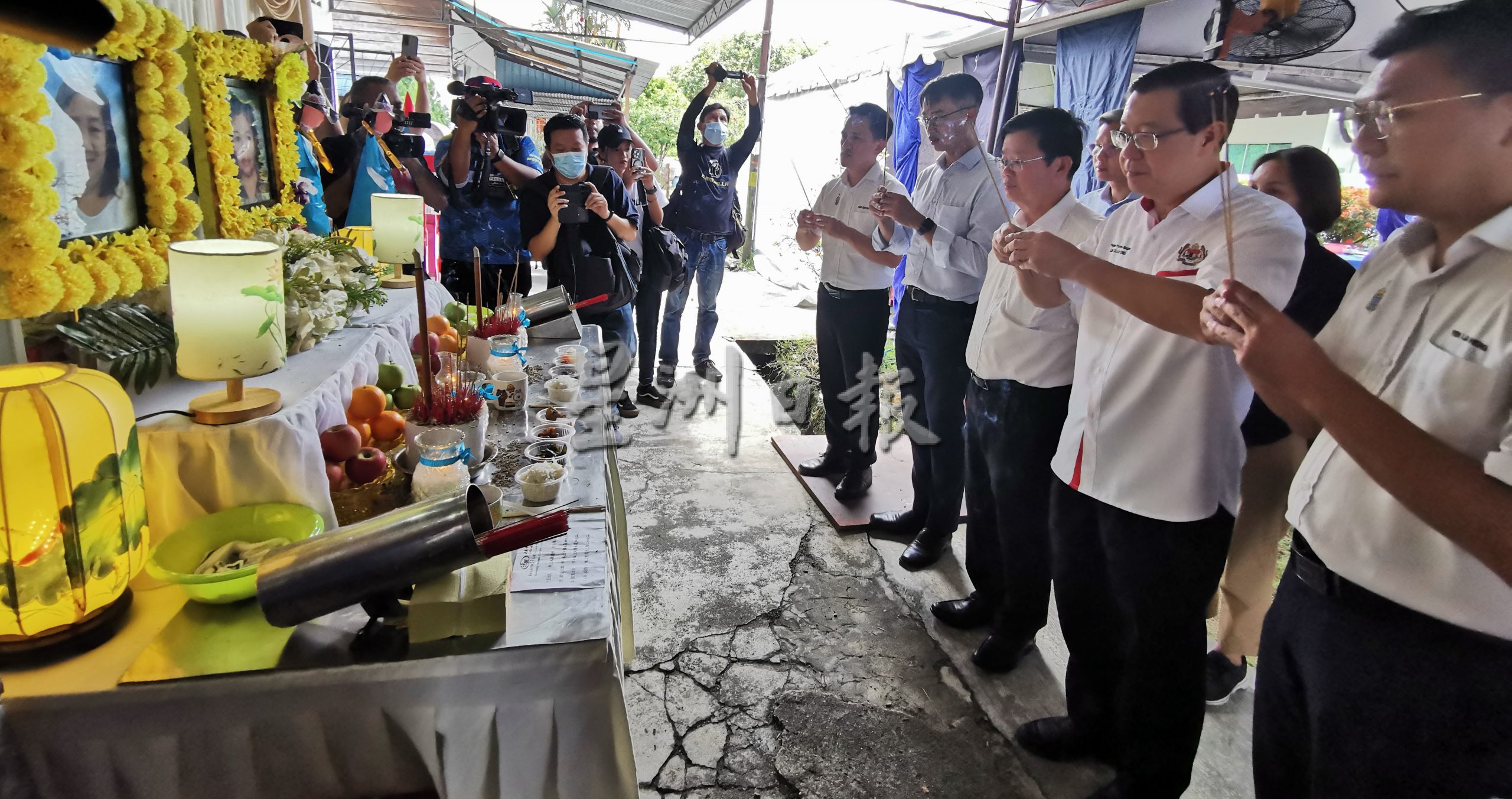 (大北马)曹观友一行人慰问死者家属