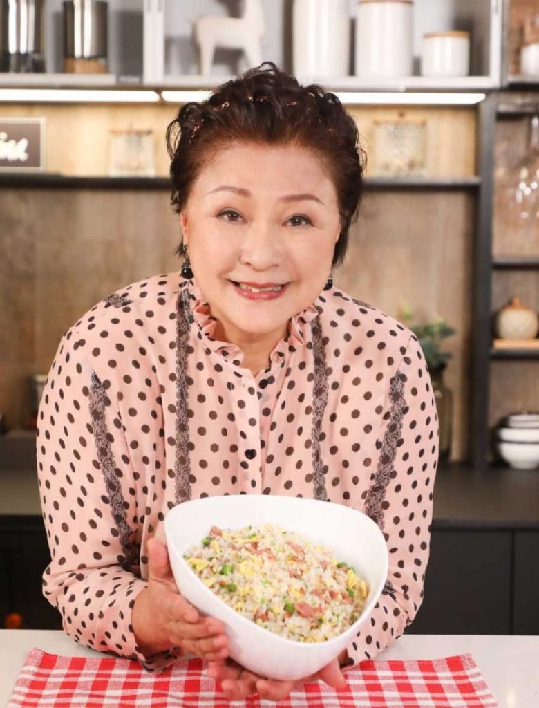 大妈造型参加港赴北京首发团  黄淑仪受访被称“香港游客”