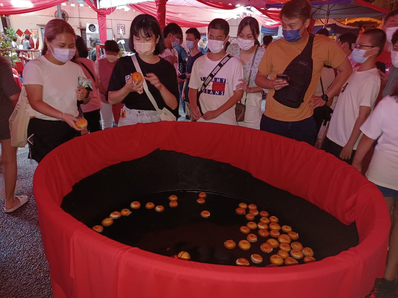 大都会/加影许愿池抛柑觅良缘/9图