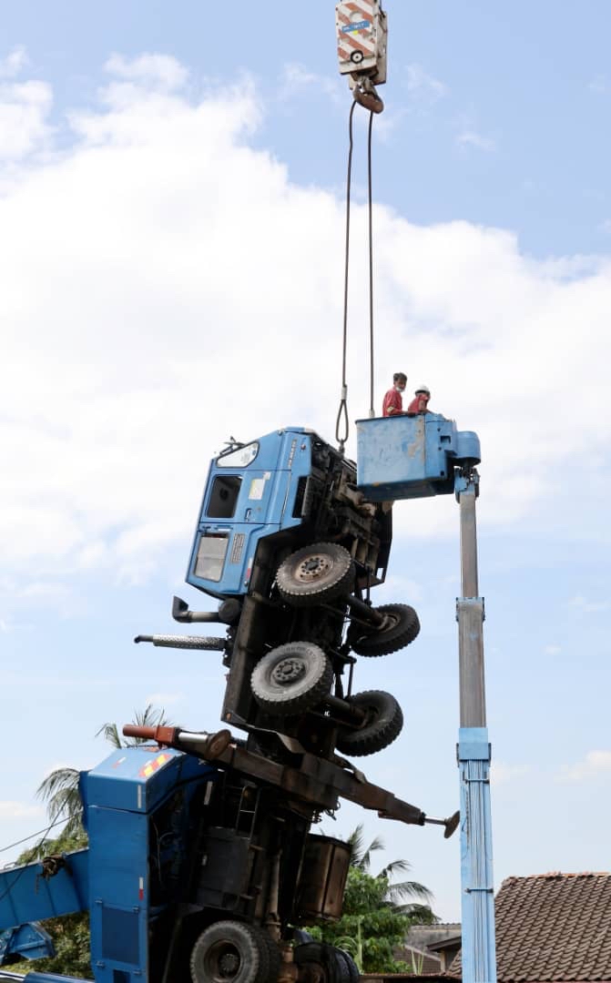 大都会/吊车复位 今日会被移走