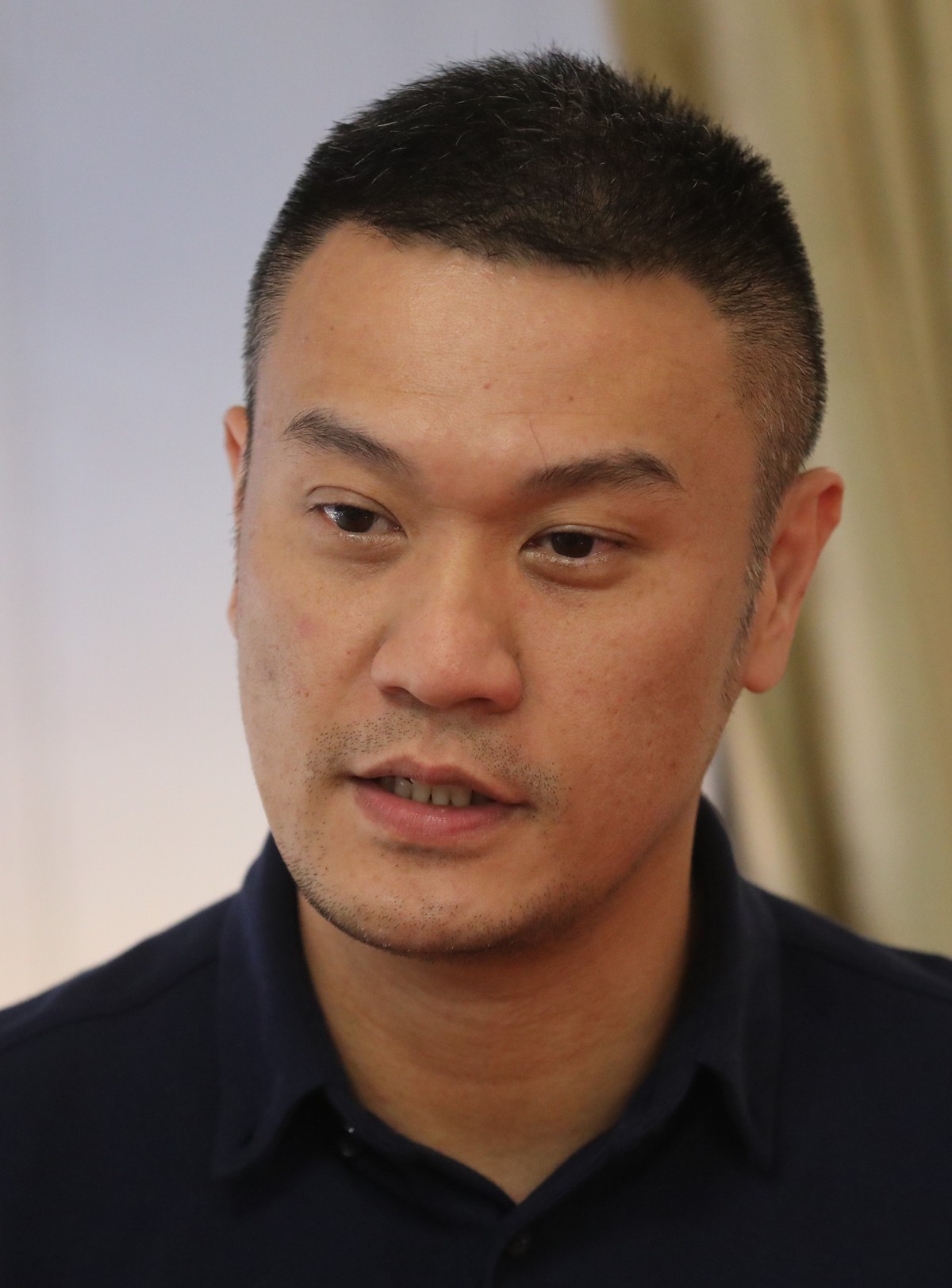 大都会/封面/跟进市中心商店在门口装置喷水设施,阻止流浪汉在五脚基聚集/10图