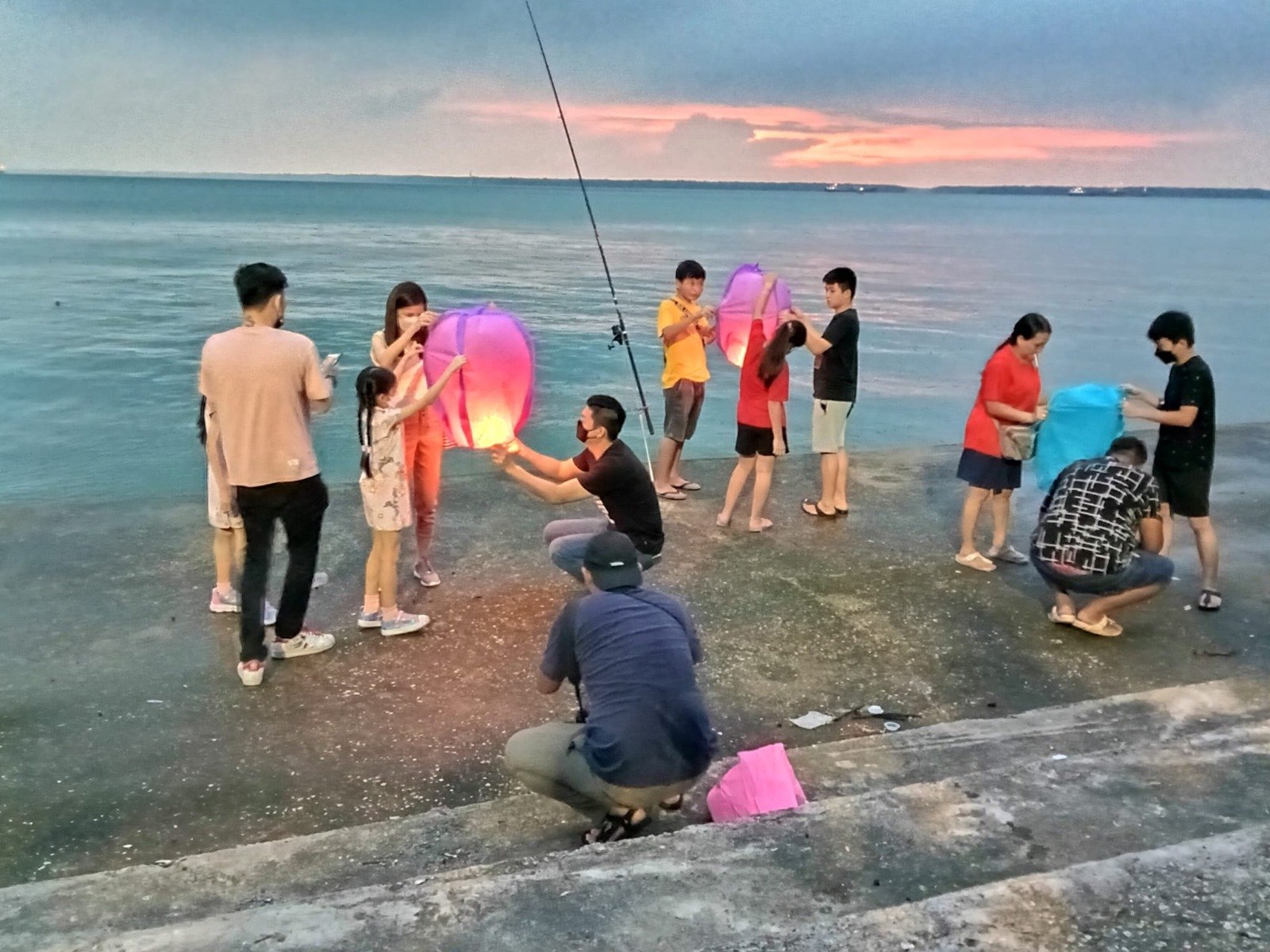 大都会/巴生八号桥元宵狂欢后满目疮痍