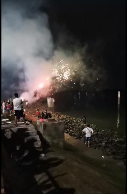 大都会/巴生八号桥元宵狂欢后满目疮痍