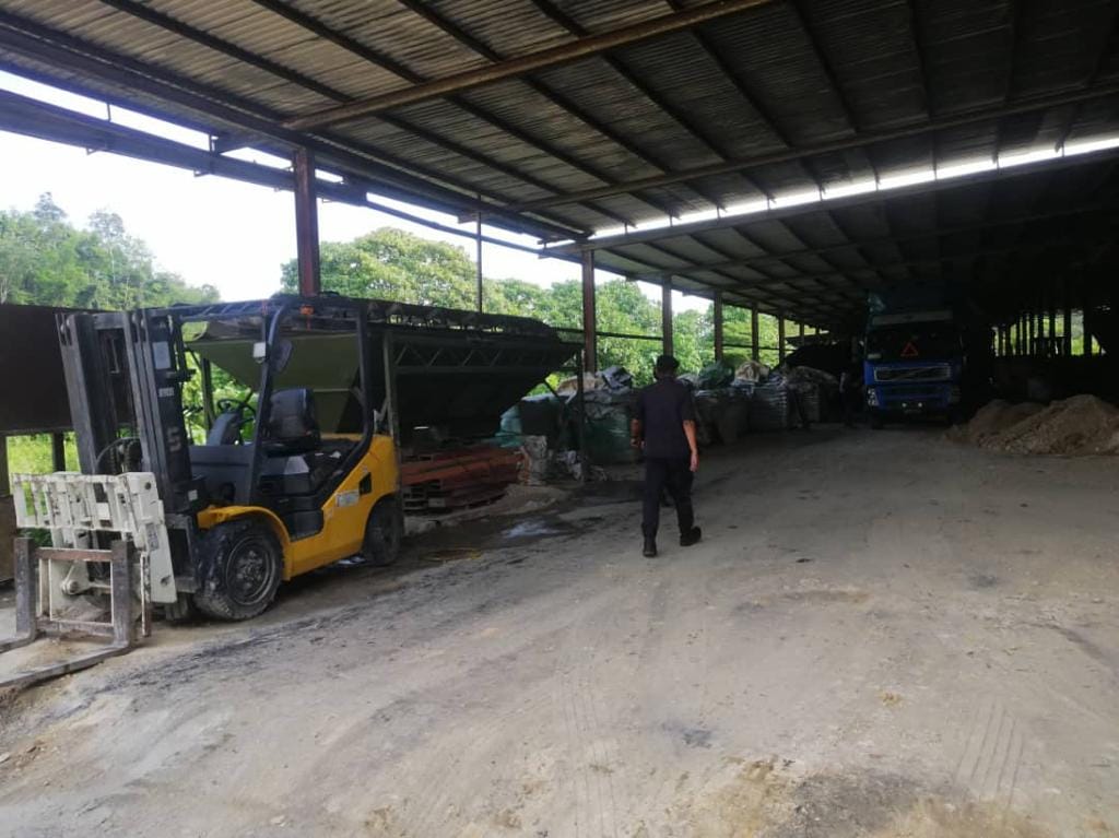 大都会:非法肥料厂被取缔/7图