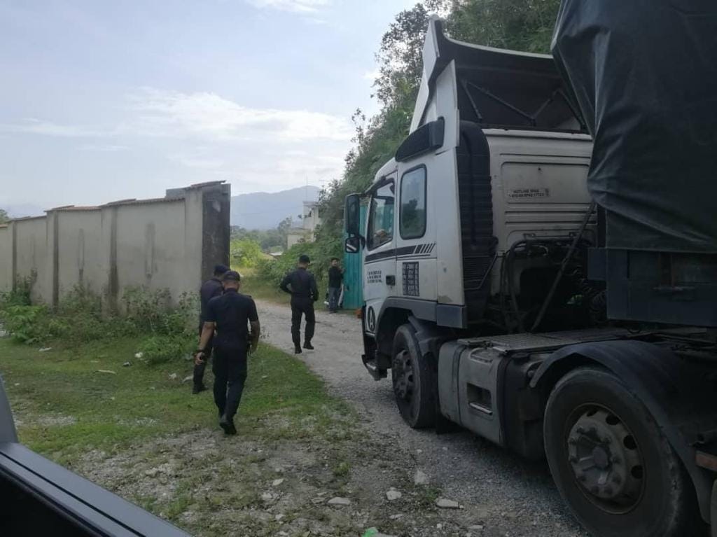 大都会:非法肥料厂被取缔/7图