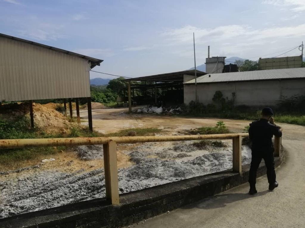 大都会:非法肥料厂被取缔/7图