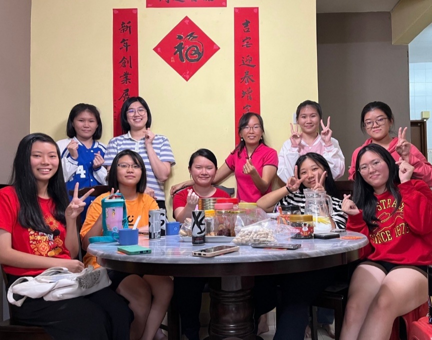 (大都会)校园记事:孩子们来拜年!/杨梅芬