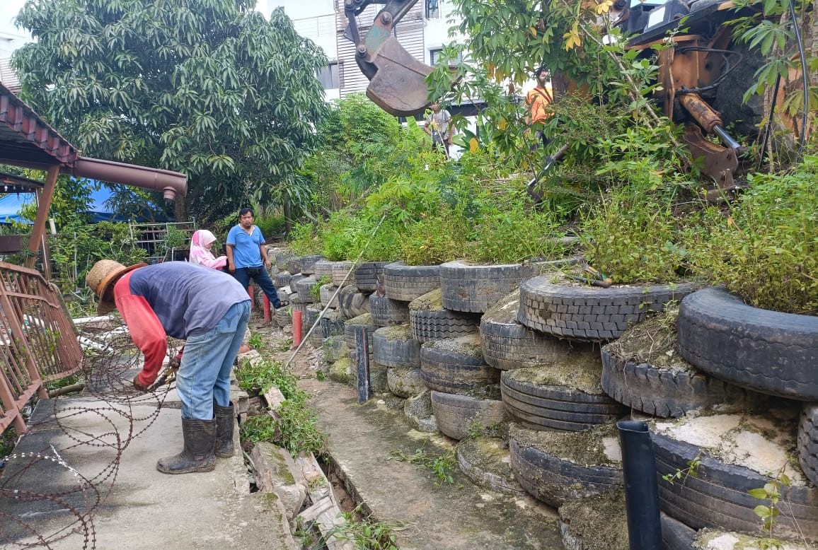大都会／大雨冲蚀围墙坍塌，TNB承包商填高地段造成／3图