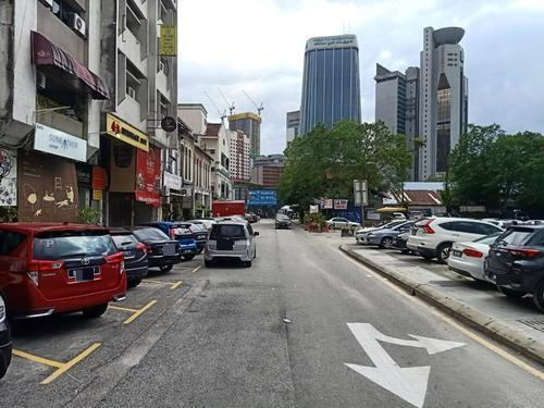 大都会／走访茨厂街非法停车费20令吉／7图