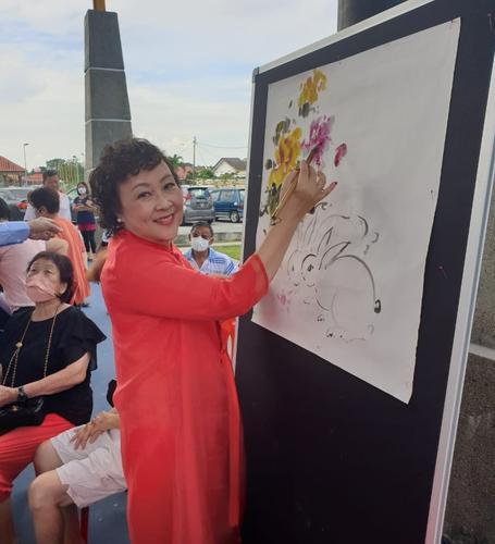 大都会：拿督邓章钦宣布，只要人民有需要，雪政府可在巴生卫星市设立图书馆