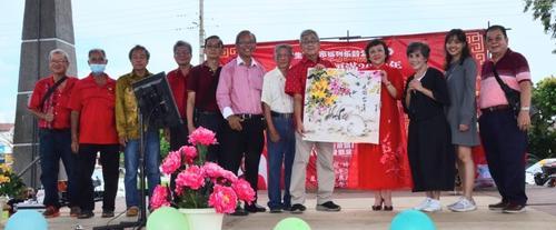 大都会：拿督邓章钦宣布，只要人民有需要，雪政府可在巴生卫星市设立图书馆