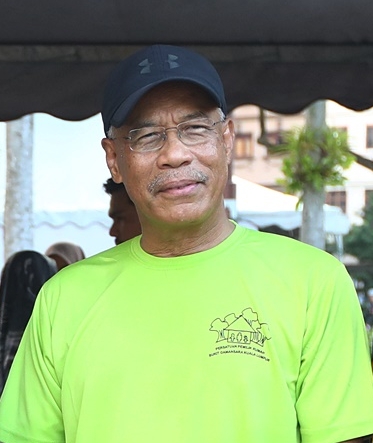 大都会/The Capers外的围栏阻挡巴士站 3图