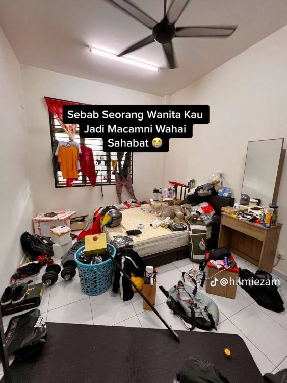 女友逝世7个月仍伤恸 痴情男夜夜抱“大象”入眠