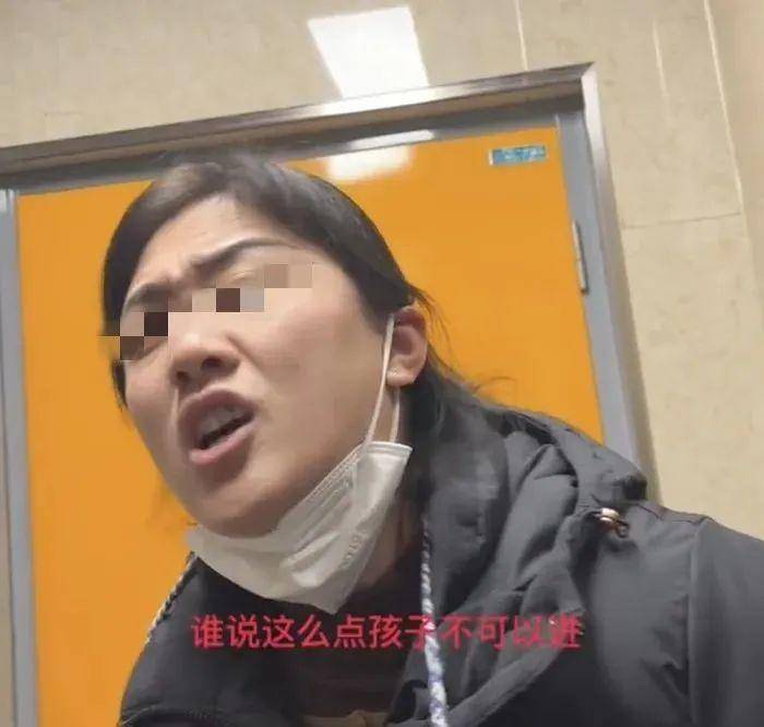 女子制止6岁男童进女女厕遭辱骂 到底谁该道歉?