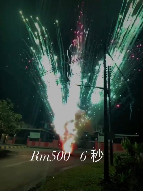 女子花RM500烟花仅6秒 网笑:“在家免费看2小时”