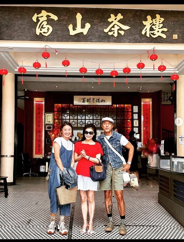 姜皓文夫妇怡保自驾游 约张慧仪吃点心叙旧