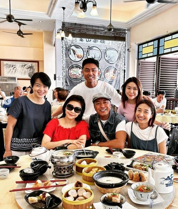 姜皓文夫妇怡保自驾游 约张慧仪吃点心叙旧