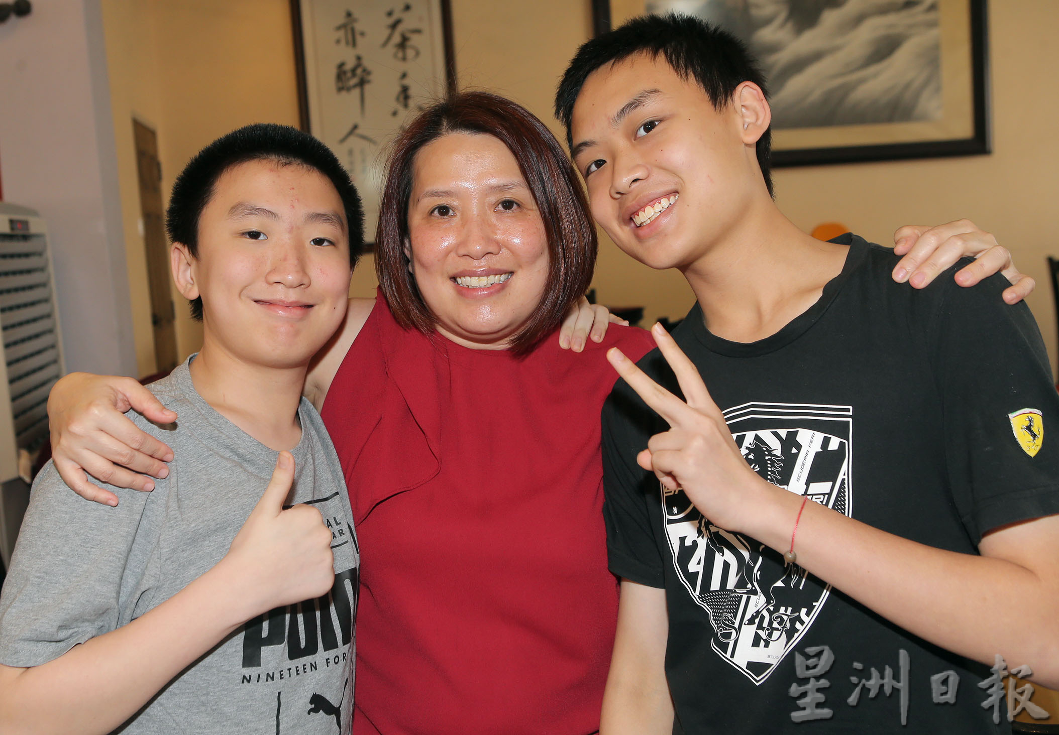 学校大放假开始 一家大小温馨出游