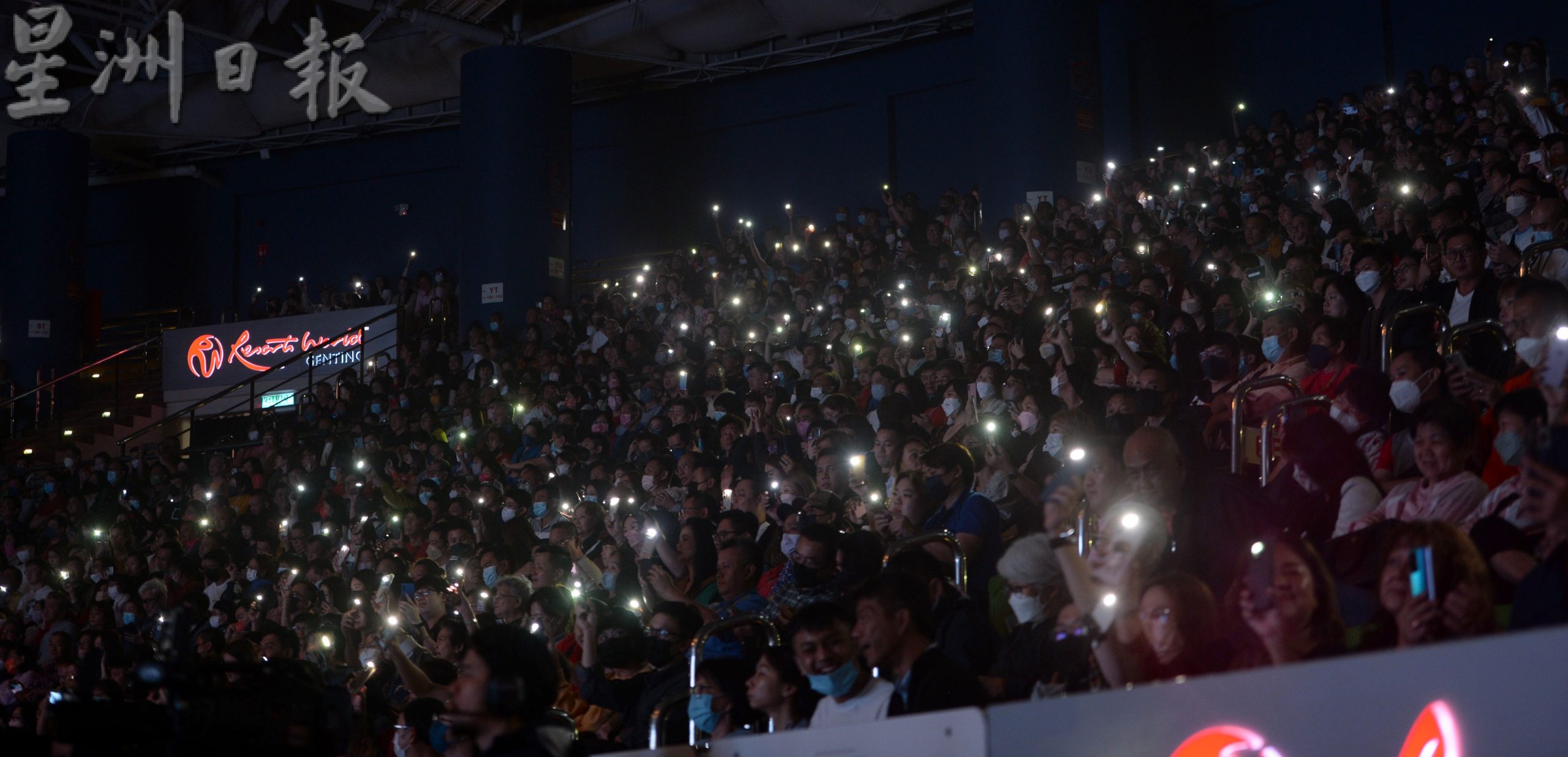 安哥唱近1个小时  74岁许冠杰High玩凸槌