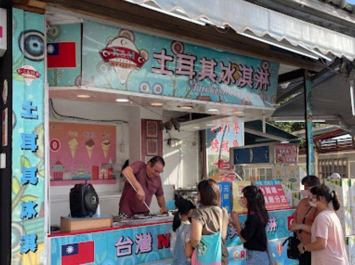 家族20多人罹难 淡水“土耳其冰淇淋”老板强忍泪水上工