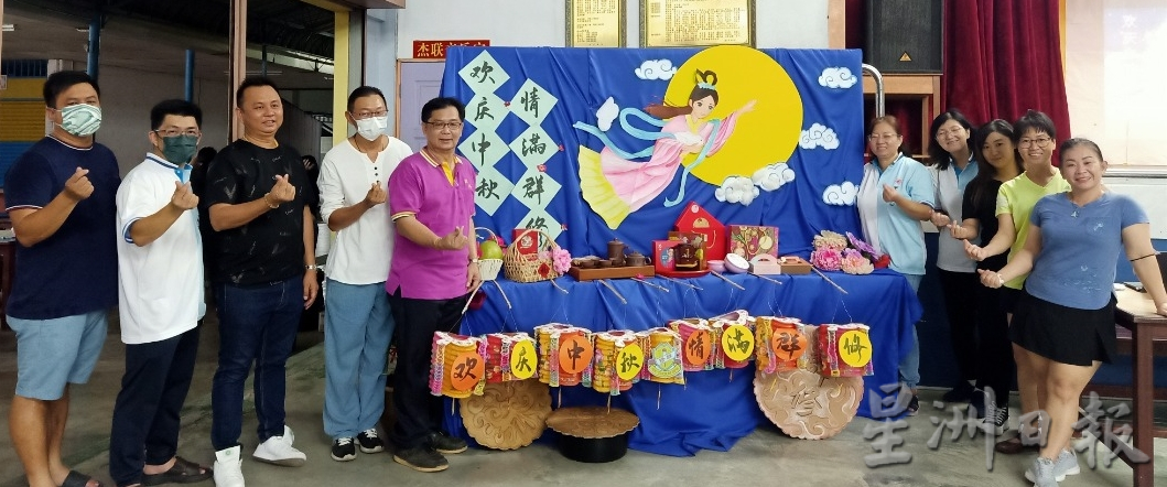 封底(大北马)细叙华小系列/通过校园环境改变学习思维,群修新设学生楷模奖.穿超级英雄服装上学