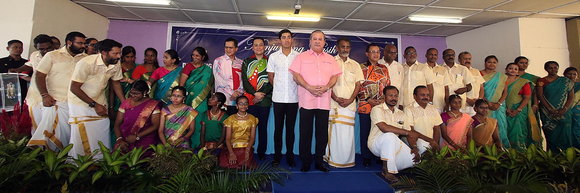 封面副文//柔苏丹：只禁穆参与其他宗教仪式 伊裁决与“柔佛子民”没冲突 