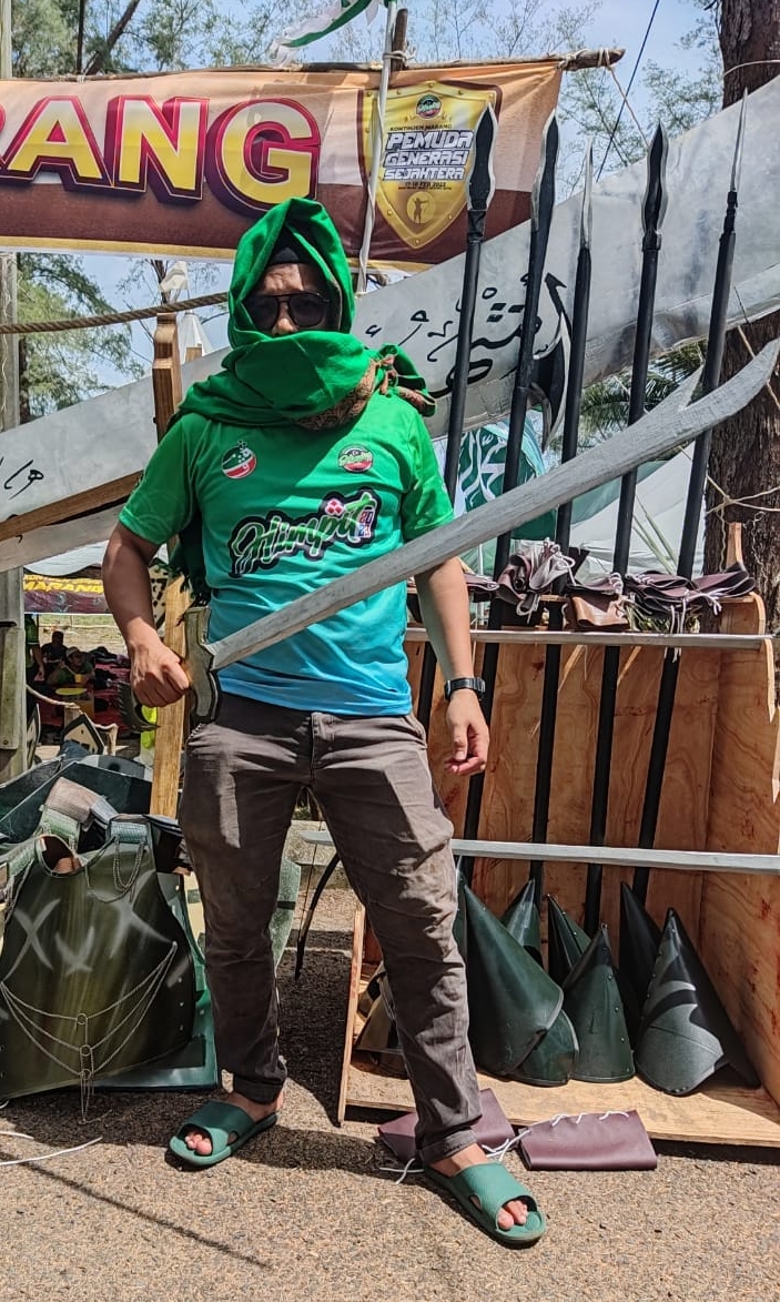 封面文∕圣战士游行惹议 伊青:只是cosplay 部长:查!