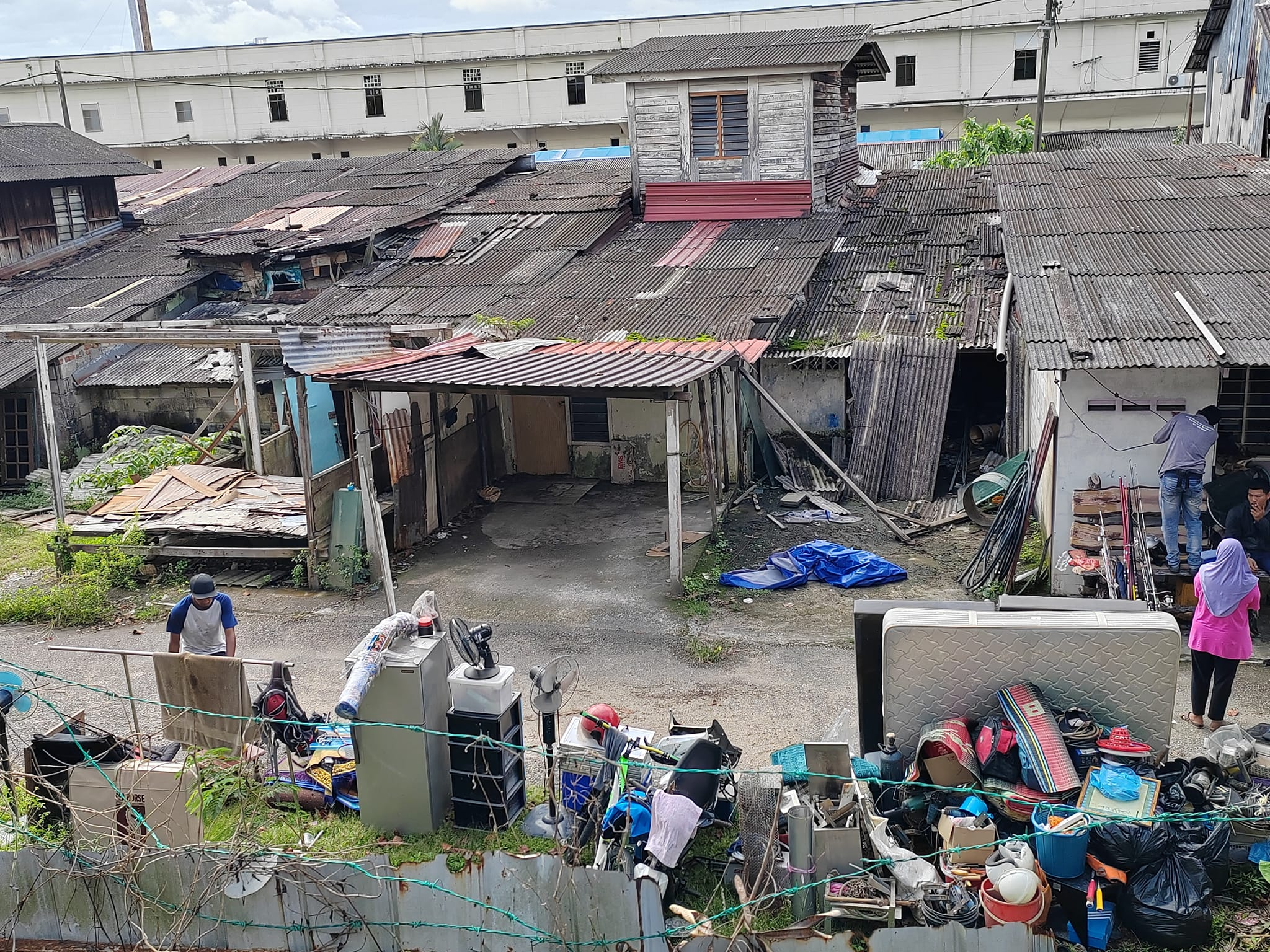 士姑来八哩半26间非法屋顺利拆除,依城市厅助原居民清空家当