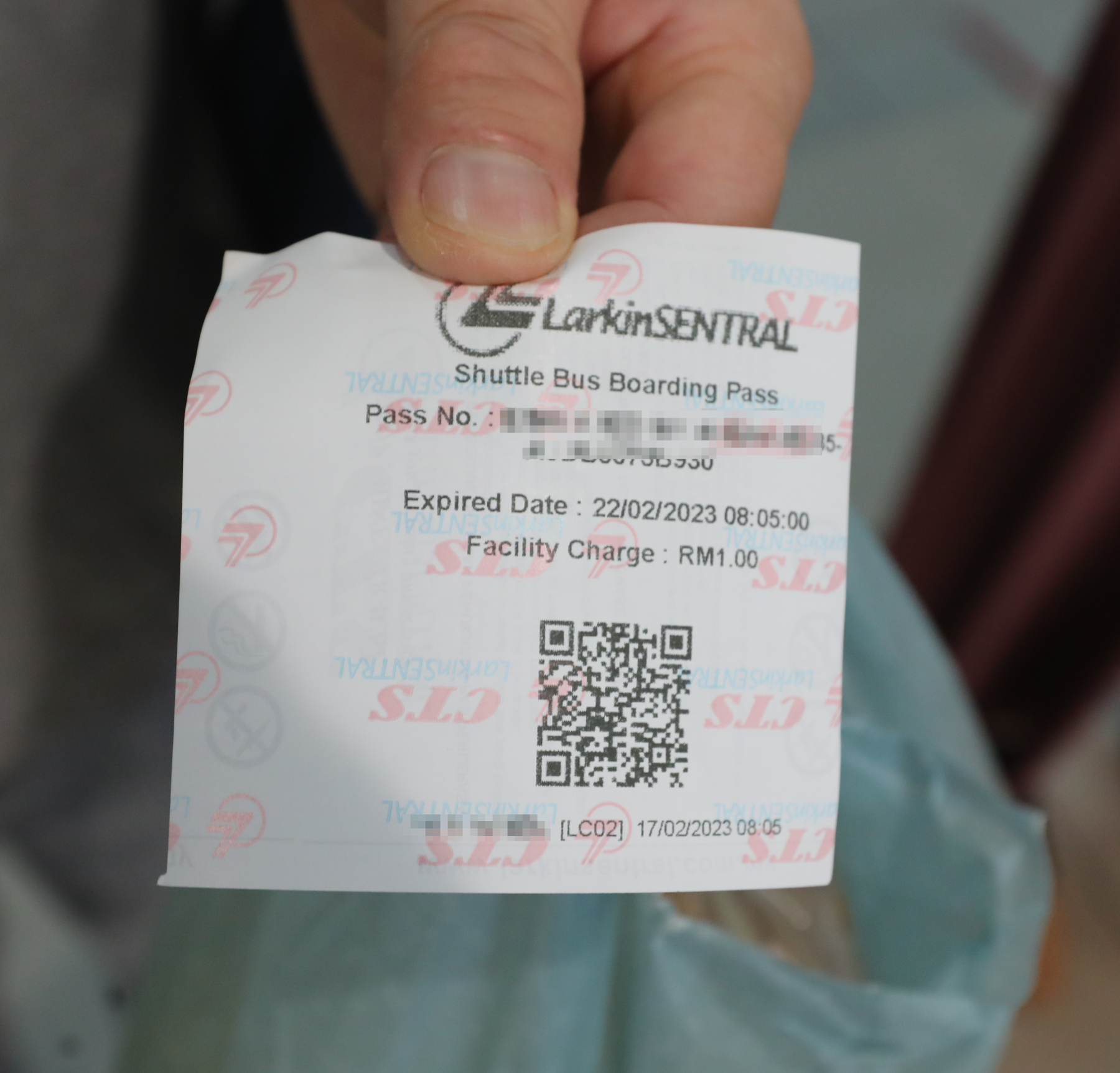 **已签发**柔:封面:【特稿】:1令吉“设施费”15日已开跑,民众盼新山拉庆车站设更便捷缴费方式