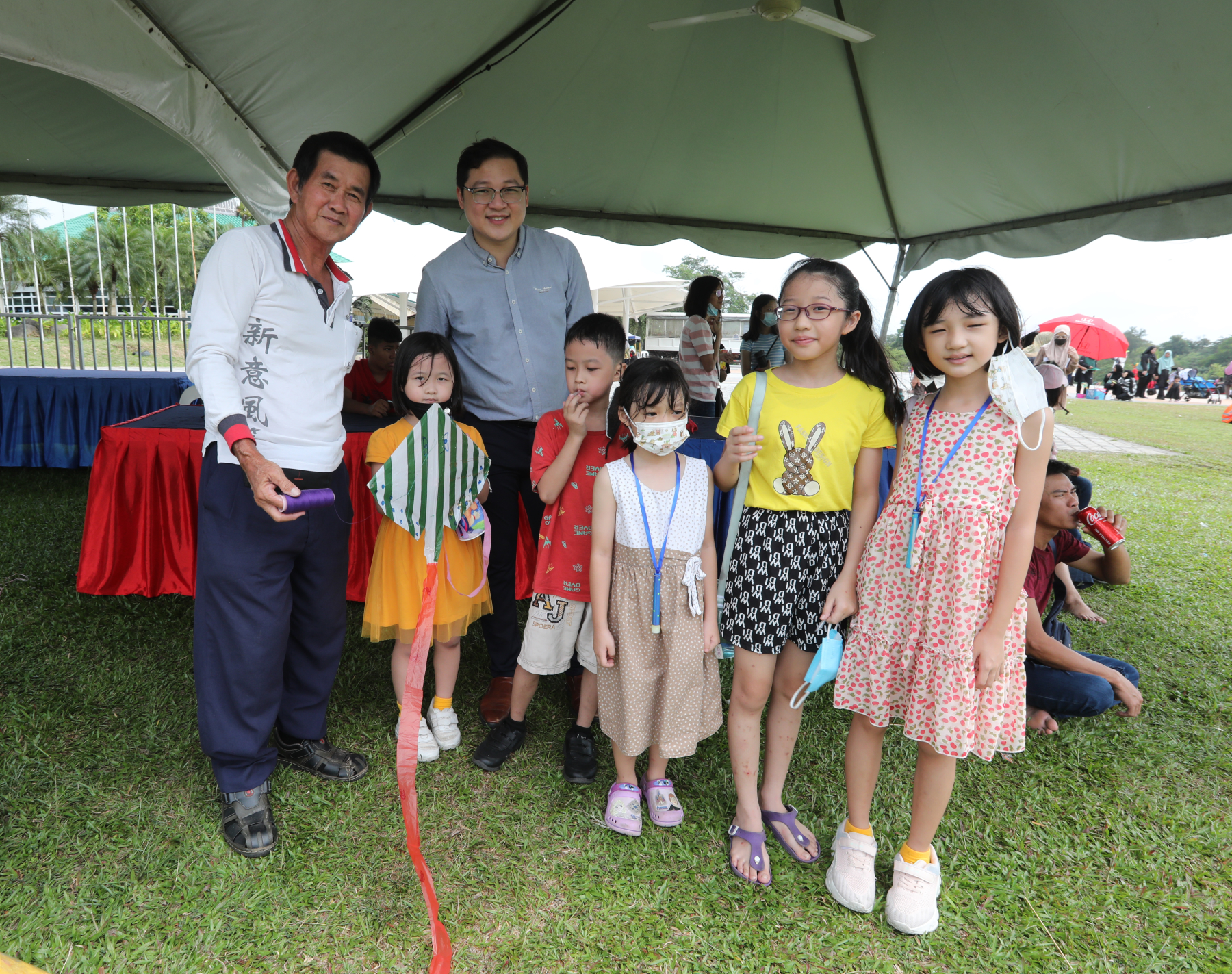 **已签发**柔:封面:【特稿】:巴西古当风筝节回来啦!家长小孩乐享风筝放飞乐趣