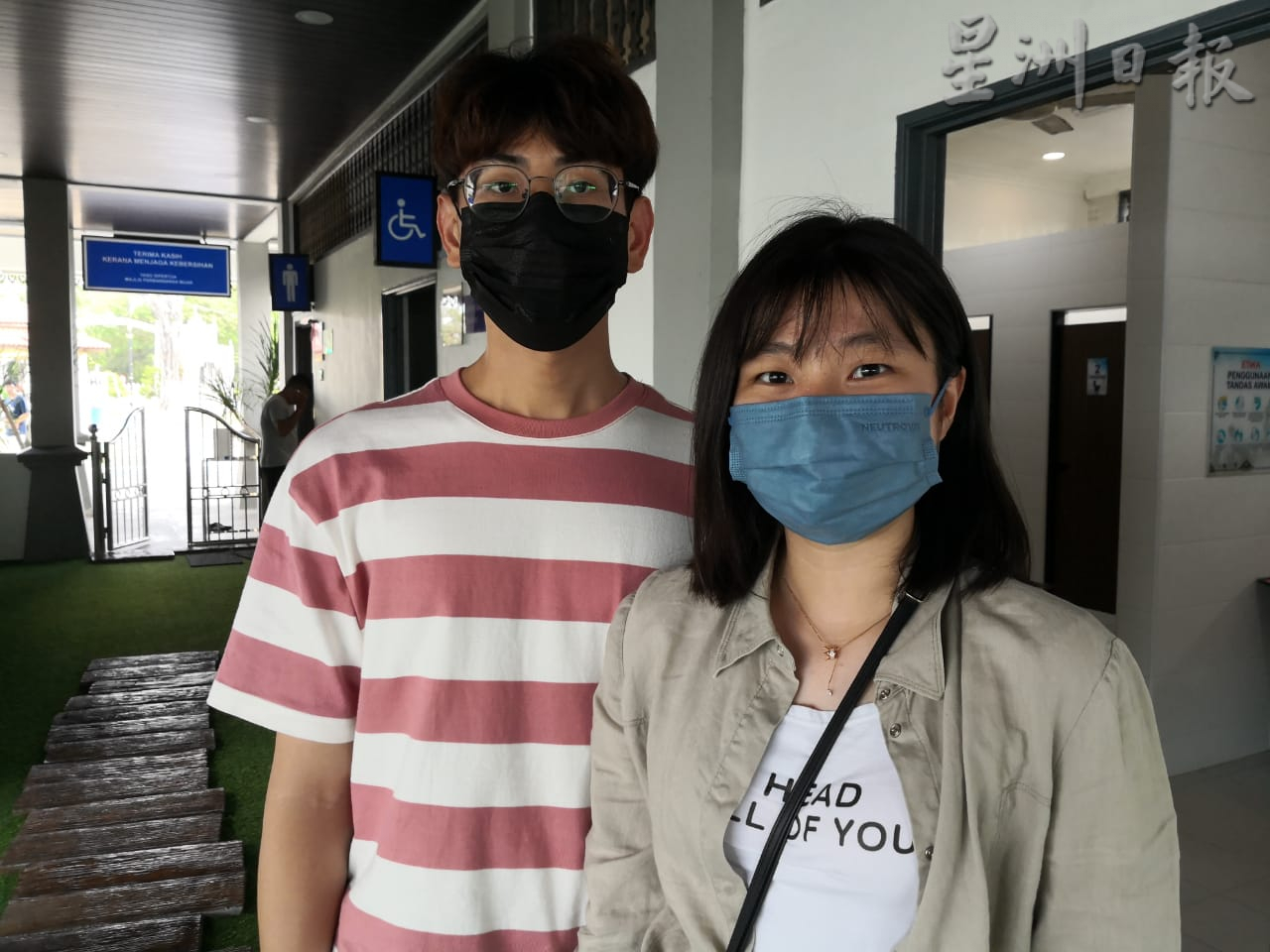 **已签发**柔:封面:【特稿】:得奖过后,麻黄金丹绒码头公厕依旧绿意盎然干净卫生