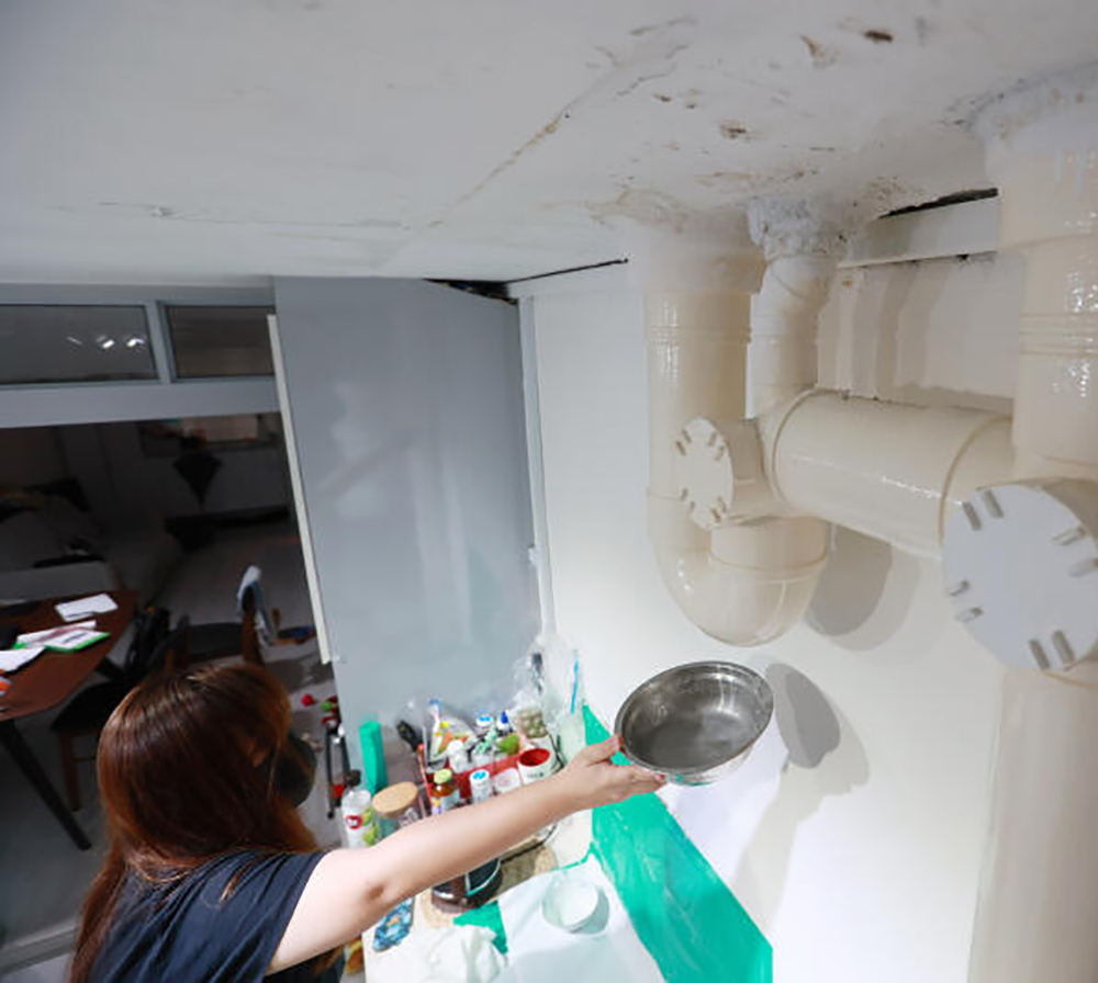 **已签发**柔:狮城二三事:楼上洗澡楼下就“落雨”还断电,组屋屋主叫苦