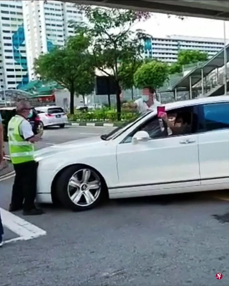 *已签发*柔：狮城二三事：闯学校宾利使用已注销车牌 车主被罚2600新元