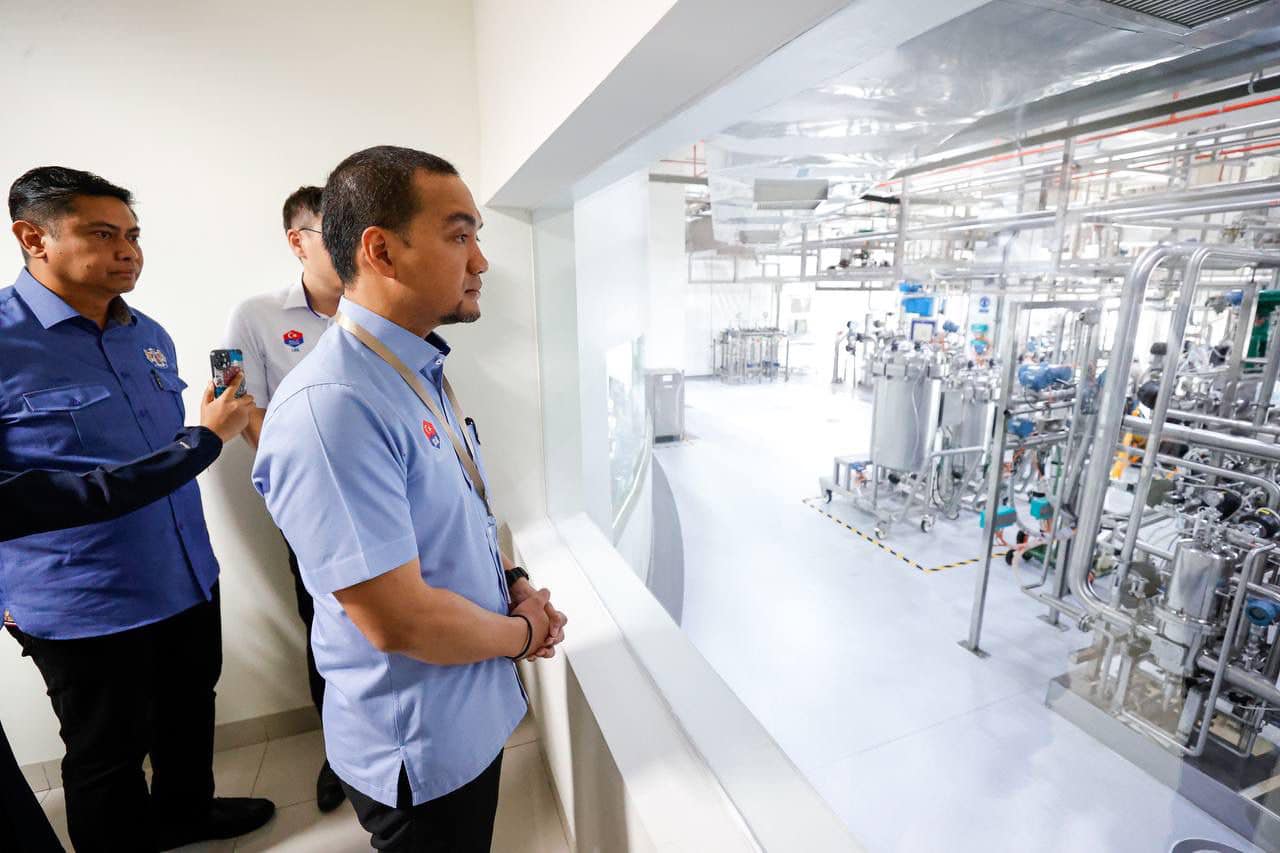 **已签发**柔:第三版头条:依城外资药厂缺120高技能员工,大臣指示寻策合作优先让州民填缺