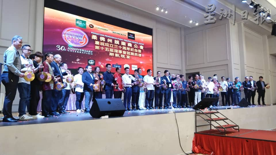 **已签发**柔:第三版头条:林添顺:州政府近期重组酒牌理事会,着手审批新批酒牌执照申请
