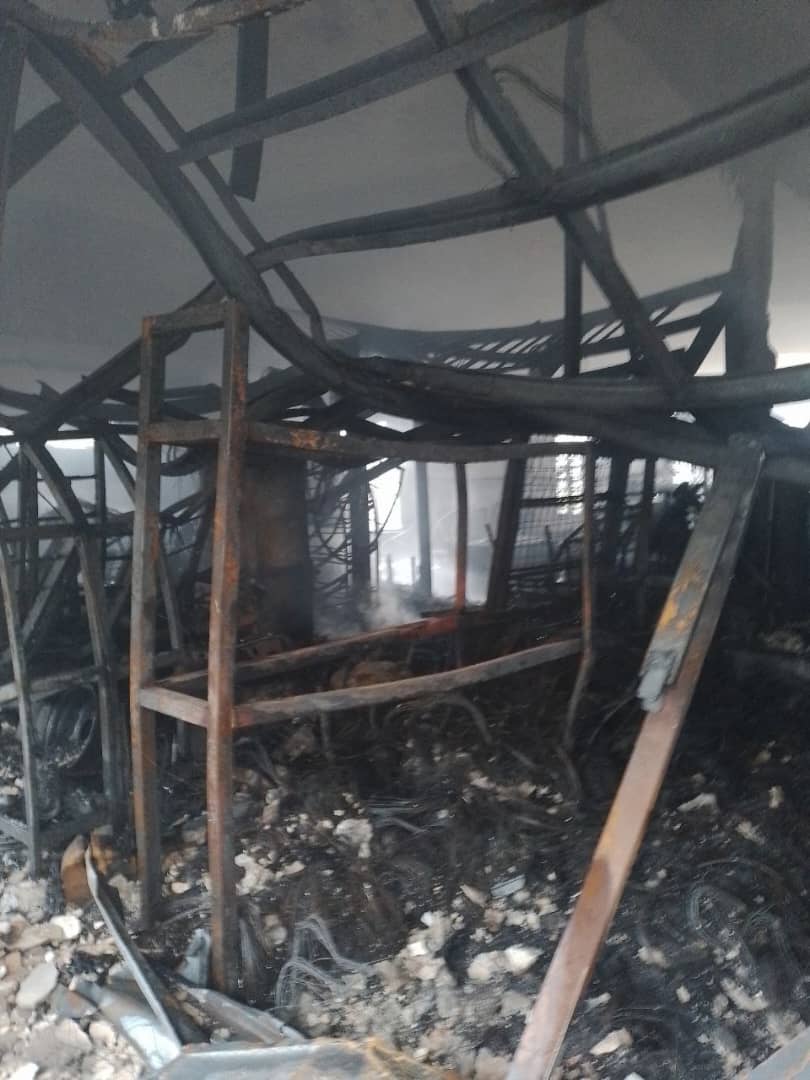 **已签发**柔:轮胎店凌晨失火,九成面积烧毁