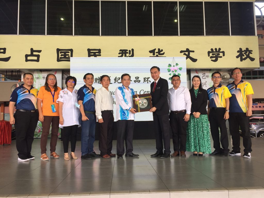 巴占华小校长陈国山荣休 “当老师是小时梦想”