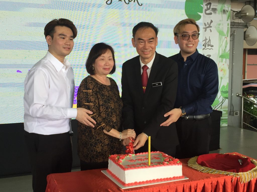 巴占华小校长陈国山荣休 “当老师是小时梦想” 