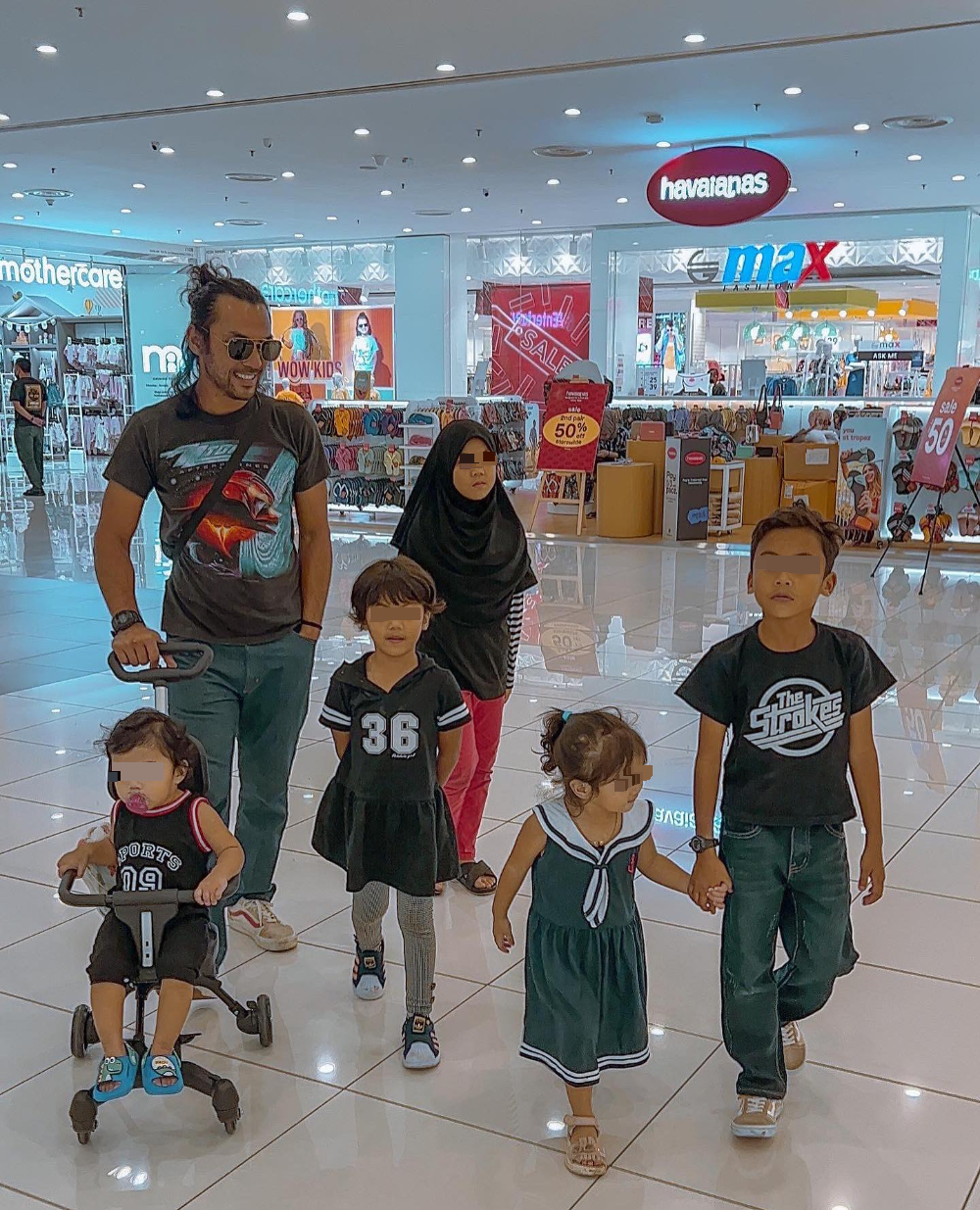 带8孩外出用餐 智慧控场 妈妈：毕竟不是你付钱包场