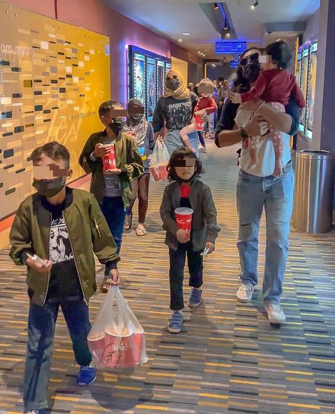 带8孩外出用餐 智慧控场 妈妈：毕竟不是你付钱包场