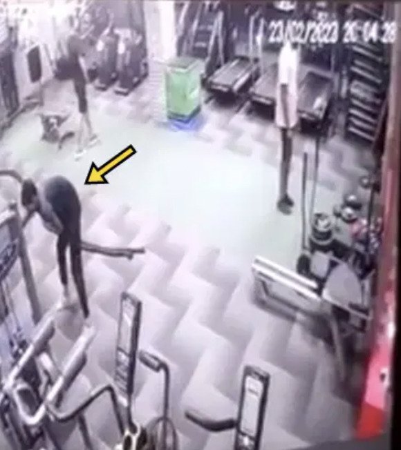 年轻警员做完俯卧撑起身 下秒倒地猝死吓坏人