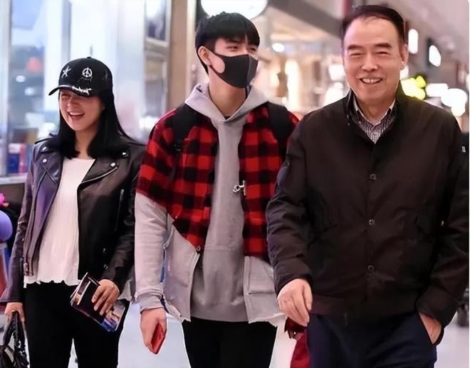 床照牵连父母被扒黑史 陈飞宇遭网嘲小三世家