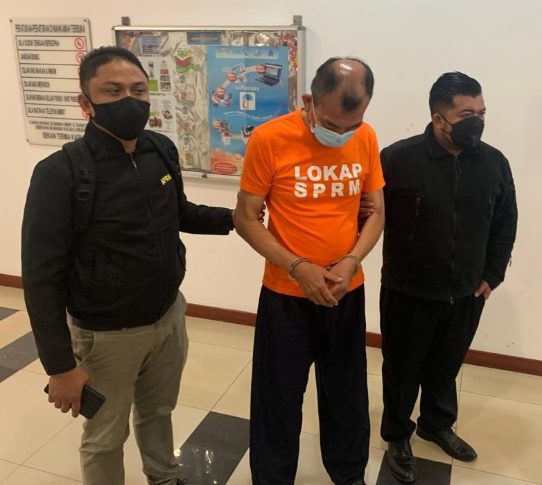 建筑公司董事涉贿赂警长,遭反贪会扣查5天!